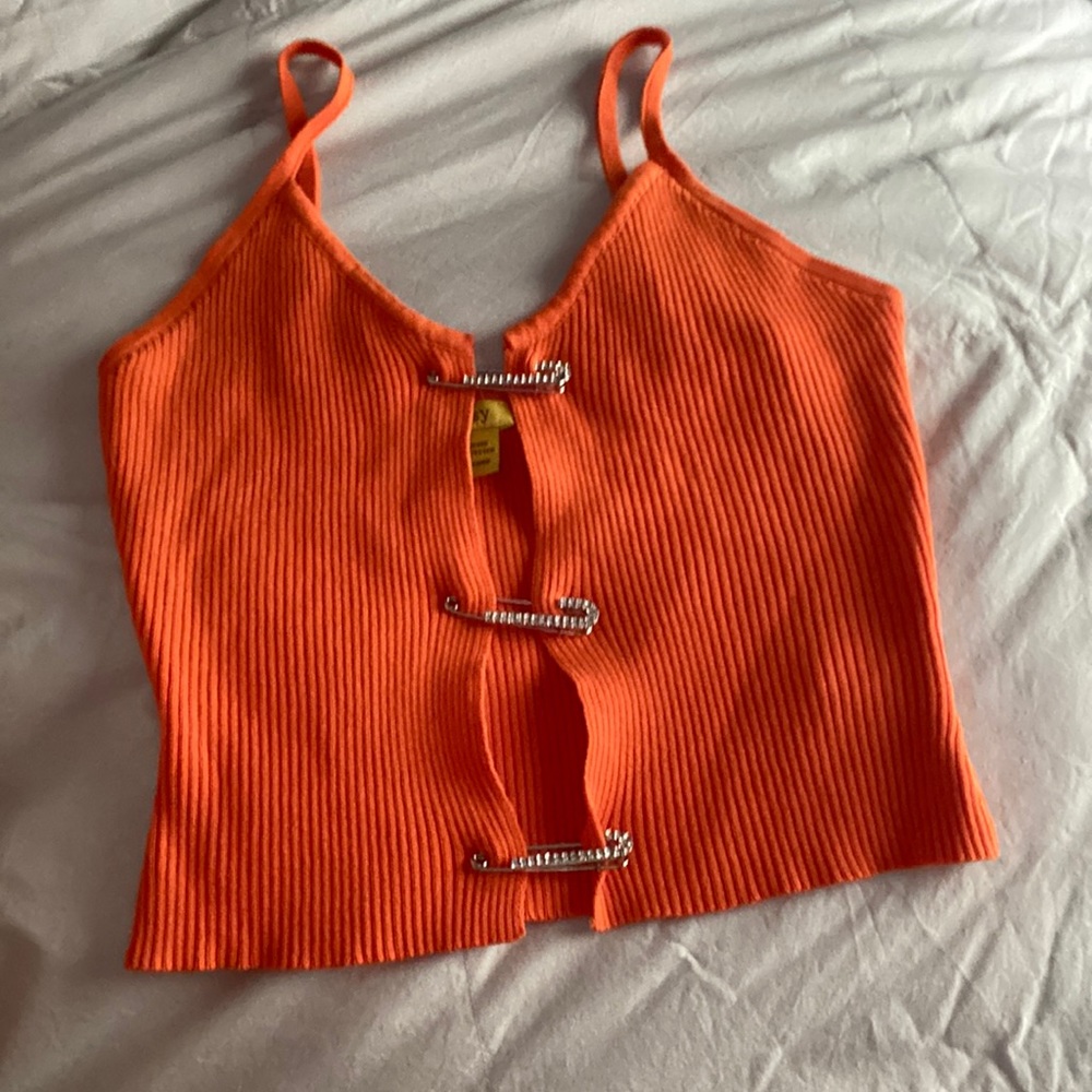 orange tank top